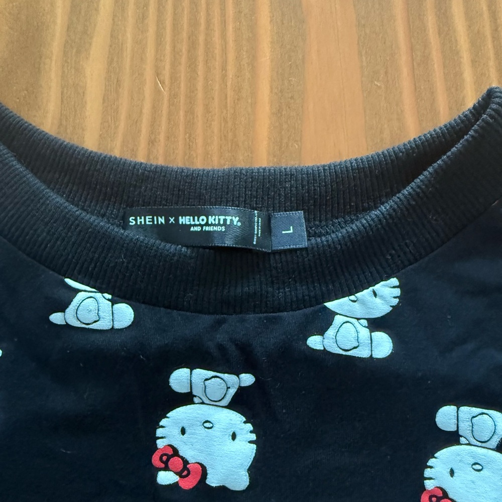 Hello Kitty crop top bundle - Picture 4 of 5
